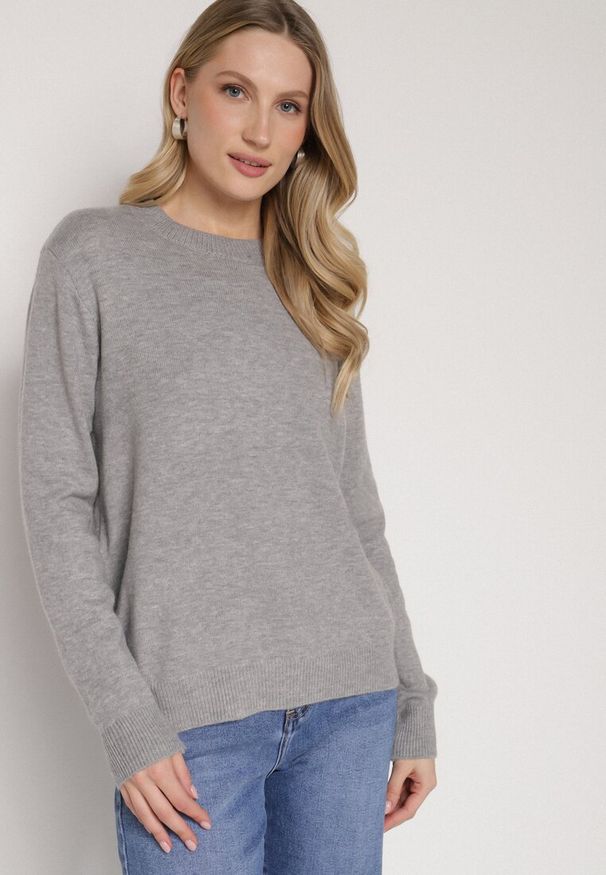 Born2be - Szary Casualowy Sweter z Wełną i Bawełną Nedalla. Okazja: na co dzień. Kolor: szary. Materiał: wełna, bawełna. Długość rękawa: długi rękaw. Długość: długie. Styl: casual