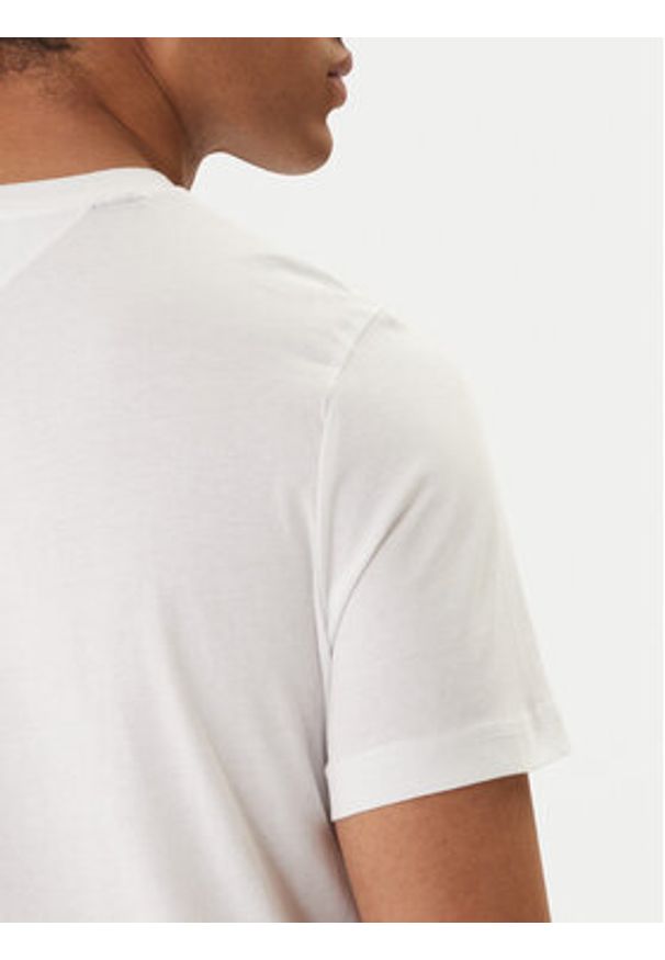 TOMMY HILFIGER - Tommy Hilfiger T-Shirt Brand Love Big Text MW0MW42369 Biały Regular Fit. Kolor: biały. Materiał: bawełna