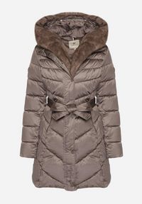 Born2be - Szara Pikowana Kurtka z Wiązanym Paskiem i Kapturem z Futerkiem Fenama. Okazja: na spacer, na co dzień. Kolor: szary. Materiał: futro. Styl: elegancki, casual