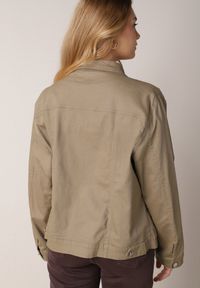 Born2be - Ciemnobeżowa Bawełniana Kurtka Jeansowa Perimea. Kolor: beżowy. Materiał: bawełna, jeans #5