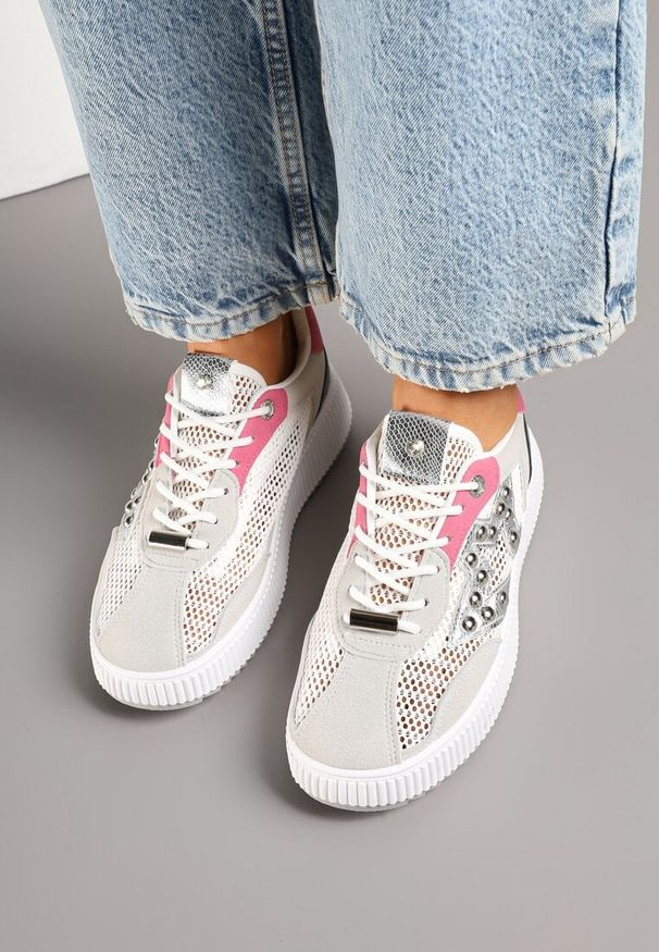 Born2be - Szaro-Różowe Sneakersy z Nitami i Gwiazdą Viroti. Okazja: na co dzień. Kolor: szary. Materiał: jeans. Wzór: aplikacja