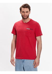 Tommy Jeans T-Shirt Essential DM0DM13063 Czerwony Regular Fit. Kolor: czerwony. Materiał: bawełna #1