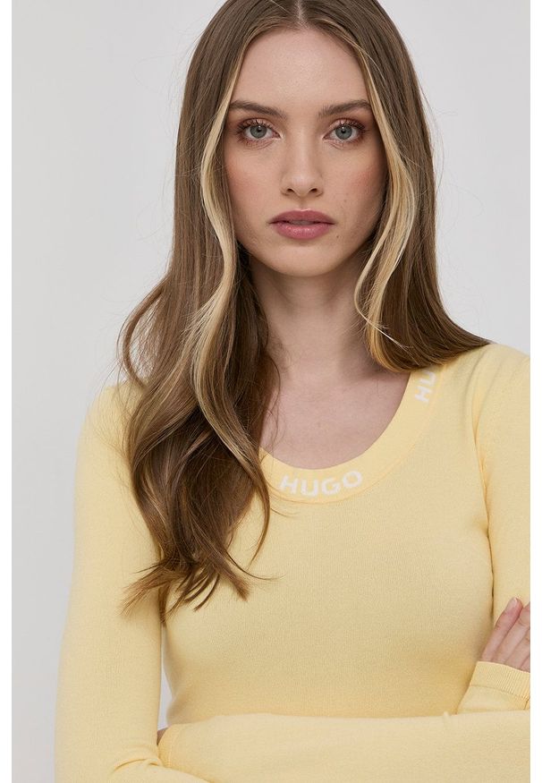 Hugo - HUGO sweter 50466273 damski kolor żółty lekki. Kolor: żółty. Materiał: włókno, dzianina, materiał, wiskoza. Długość rękawa: długi rękaw. Długość: długie