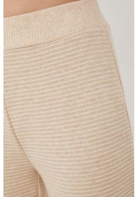 Brixton spodnie damskie kolor beżowy gładkie. Stan: podwyższony. Kolor: beżowy. Materiał: dzianina. Wzór: gładki