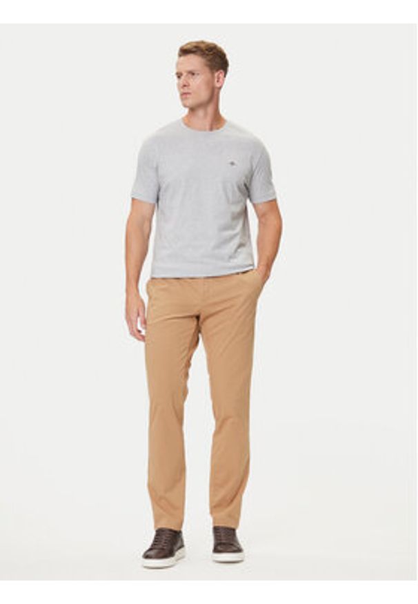 GANT - Gant T-Shirt Shield 2003184 Szary Regular Fit. Kolor: szary. Materiał: bawełna