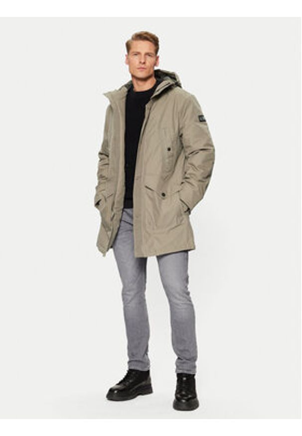s.Oliver Parka 2150401 Zielony Regular Fit. Kolor: zielony. Materiał: bawełna, syntetyk