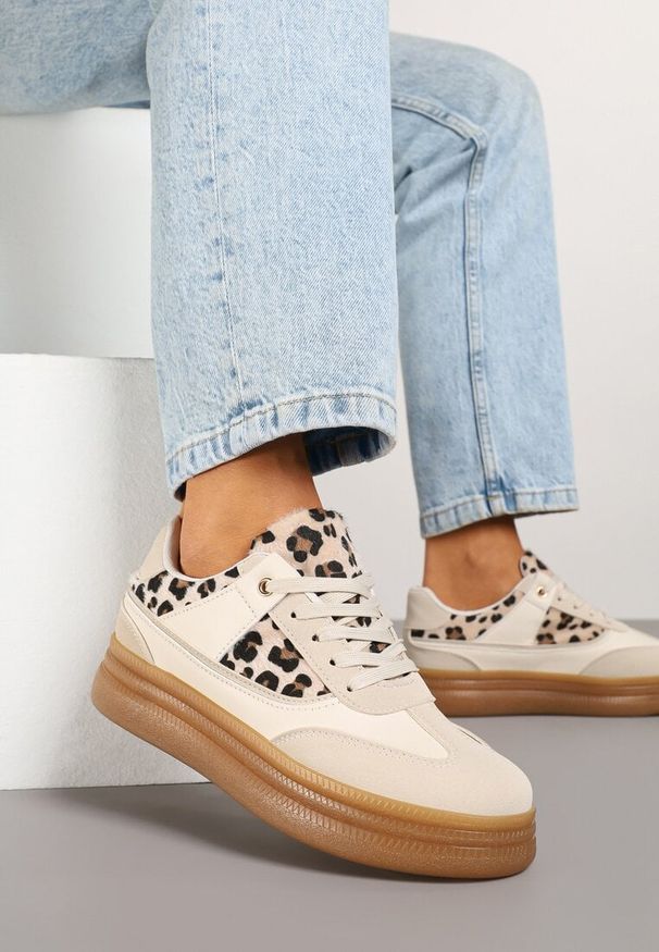 Born2be - Beżowe Sneakersy Klasyczne Tenisówki z Panterkowym Zdobieniem Aludora. Okazja: na co dzień. Kolor: beżowy. Materiał: jedwab. Wzór: aplikacja. Obcas: na obcasie. Wysokość obcasa: niski