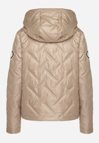 Born2be - Ciemnobeżowa Pikowana Kurtka z Kapturem Ozdobiona Naszywką Rilumia. Okazja: na co dzień. Typ kołnierza: kaptur. Kolor: beżowy. Materiał: jeans. Wzór: aplikacja. Styl: casual #7