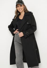 Born2be - Czarny Płaszcz Trencz z Paskiem w Talii i na Rękawach Irimarine. Okazja: na co dzień. Kolor: czarny. Materiał: jeans. Długość rękawa: długi rękaw. Długość: długie. Styl: casual, klasyczny, wizytowy #4