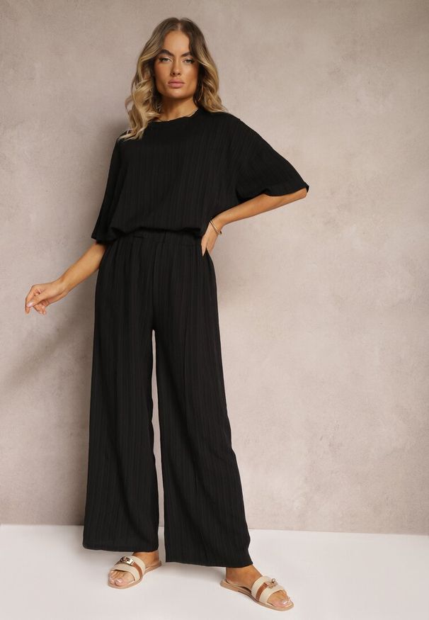 Renee - Czarny Oversizowy Komplet z Wiskozą Luźna Bluzka i Proste Spodnie Varlivia. Kolor: czarny. Materiał: wiskoza