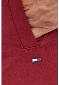 TOMMY HILFIGER - Tommy Hilfiger spodnie dresowe męskie kolor bordowy gładkie. Kolor: czerwony. Materiał: dresówka. Wzór: gładki #3
