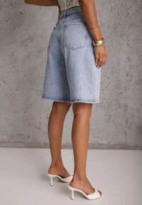 Renee - Jasnoniebieskie Jeansowe Szorty Casual Typu Jorts High Waits z Bawełny Nysalina. Okazja: na co dzień. Stan: podwyższony. Kolor: niebieski. Materiał: bawełna, jeans. Styl: casual #5