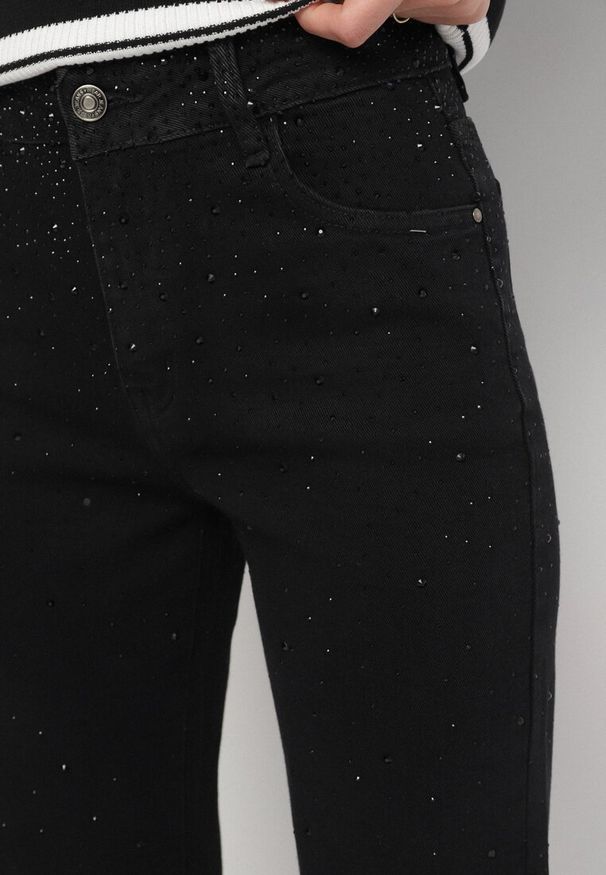 Born2be - Czarne Jeansy z Bawełną o Szerokim Kroju z Wysokim Stanem Dralseli. Okazja: na co dzień. Stan: podwyższony. Kolor: czarny. Styl: elegancki, casual