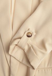 Renee - Beżowa Niezapinana Marynarka z Rękawami 3/4 i Kieszeniami na Klapy Farsana. Kolor: beżowy. Wzór: jednolity #4