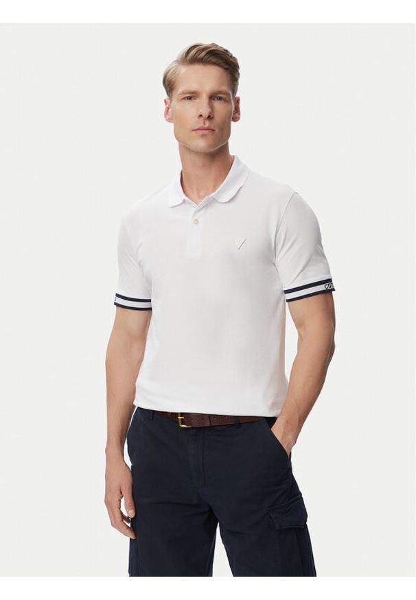 Guess Polo M6GP60 K3076 Biały Regular Fit. Typ kołnierza: polo. Kolor: biały. Materiał: bawełna
