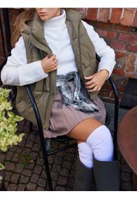 Sinsay - Spódnica mini z szerokimi plisami i paskiem - beżowy. Kolor: beżowy #1