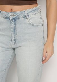 Born2be - Jasnoniebieskie Jeansy o Szerokim Kroju z Wysokim Stanem Jenavienna. Okazja: na co dzień. Stan: podwyższony. Kolor: niebieski. Styl: klasyczny, casual #4