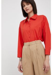 Sisley koszula bawełniana damska kolor czerwony relaxed z kołnierzykiem klasycznym. Typ kołnierza: kołnierzyk klasyczny. Kolor: czerwony. Materiał: bawełna. Wzór: gładki. Styl: klasyczny