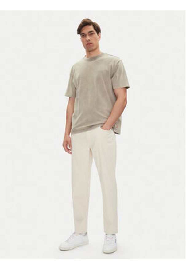 Mustang Jeansy Denver 1016435 Écru Tapered Fit. Kolor: kremowy
