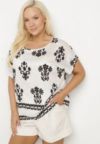 Born2be - Czarno-Biała Bluzka z Wiskozy we Wzór w Stylu Boho Lunaseia. Okazja: na co dzień. Kolor: czarny. Materiał: wiskoza. Styl: boho