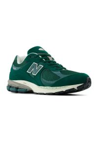 Sneakersy unisex New Balance M2002RFK. Kolor: zielony. Materiał: skóra, guma. Szerokość cholewki: normalna