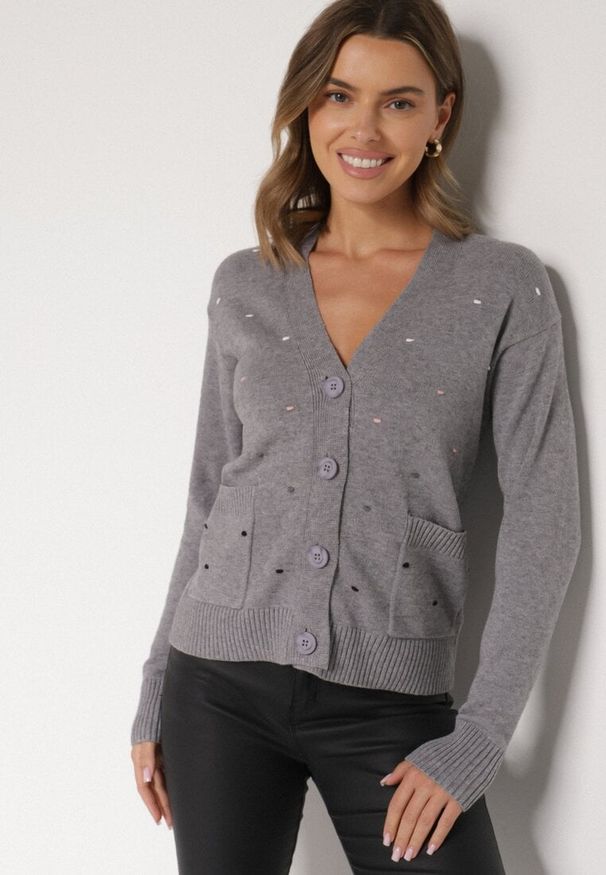 Born2be - Szary Rozpinany Kardigan w Kropki Tusvanea. Okazja: na co dzień. Kolor: szary. Materiał: jeans. Wzór: kropki. Styl: klasyczny, casual