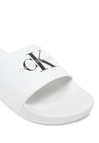 Calvin Klein Jeans Klapki Slide Monogram Cv YM0YM01271 Biały. Kolor: biały. Materiał: materiał