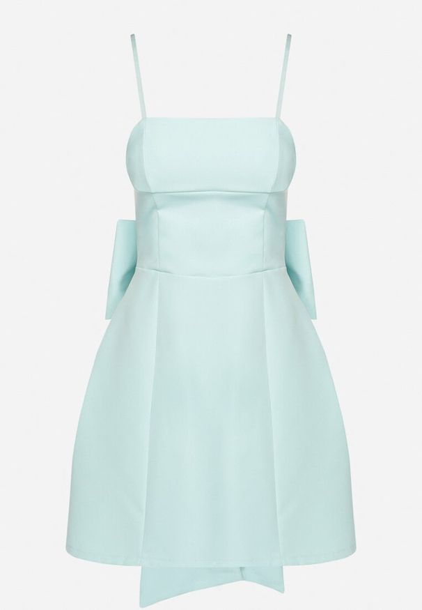 Born2be - Zielona Rozkloszowana Sukienka na Ramiączkach Zdobiona Dużą Kokardą Lavvia. Okazja: na co dzień. Typ kołnierza: kokarda. Kolor: zielony. Długość rękawa: na ramiączkach. Wzór: aplikacja. Typ sukienki: rozkloszowane. Styl: casual, elegancki