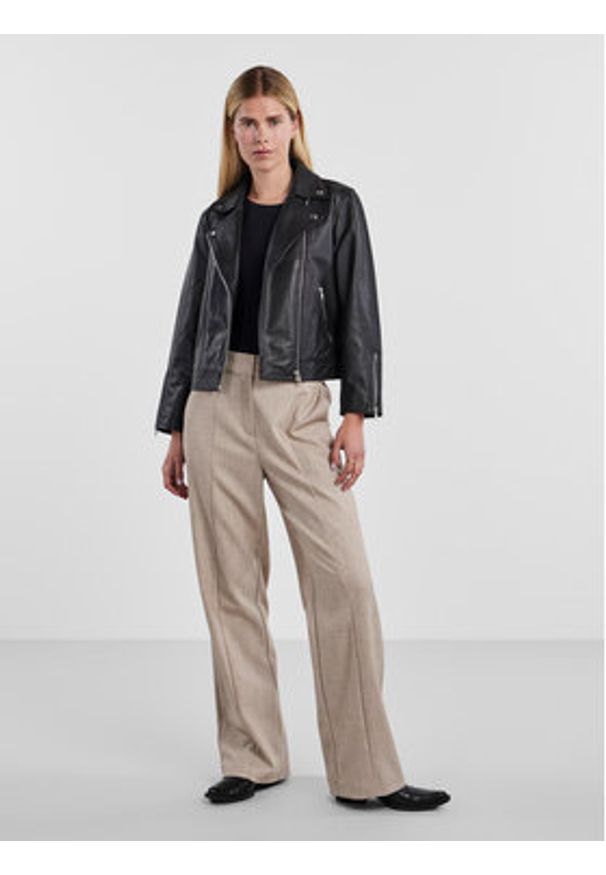 YAS Kurtka skórzana 26031785 Czarny Regular Fit. Kolor: czarny. Materiał: skóra
