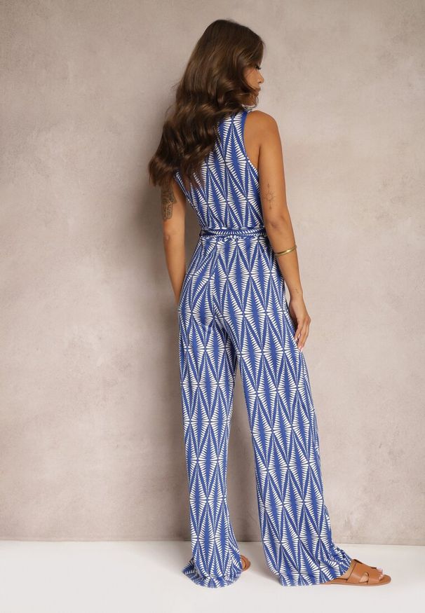 Renee - Niebieski Kombinezon Bez Rękawów z Długimi Nogawkami i Paskiem w Talii Vimalizas. Okazja: na spotkanie biznesowe, do pracy. Kolor: niebieski. Długość rękawa: bez rękawów. Długość: długie. Styl: elegancki, biznesowy