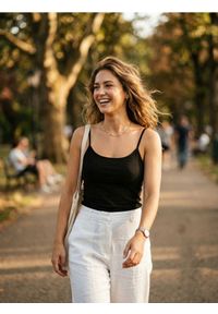 Sinsay - Koszulka na ramiączkach - czarny. Kolor: czarny. Długość rękawa: na ramiączkach