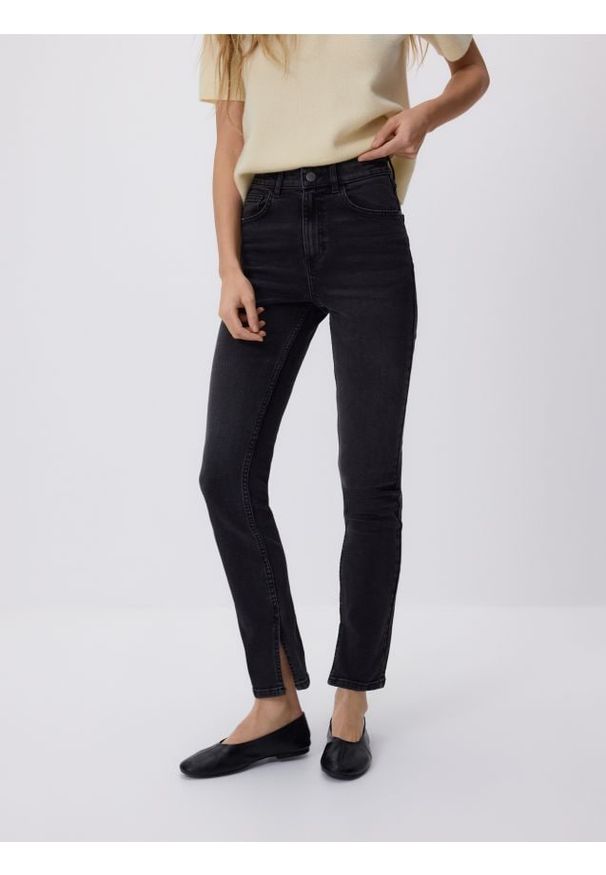 Reserved - Jeansy slim fit high waist - czarny. Stan: podwyższony. Kolor: czarny