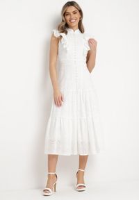 Born2be - Biała Sukienka Ażurowa z Falbankami Perełkami i Stójką Orintia. Typ kołnierza: kołnierz z falbankami, kołnierzyk stójkowy. Kolor: biały. Wzór: ażurowy. Sezon: lato. Typ sukienki: rozkloszowane #1