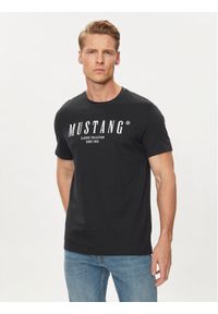 Mustang T-Shirt 1015054 Czarny Regular Fit. Kolor: czarny. Materiał: bawełna