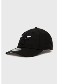 New Era czapka kolor czarny z aplikacją. Kolor: czarny. Materiał: poliester, włókno. Wzór: aplikacja