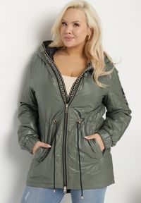 Born2be - Jasnozielona Kurtka Pikowana Parka z Nieodpinanym Kapturem Oferra. Kolekcja: plus size. Kolor: zielony