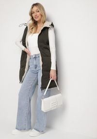 Born2be - Ciemnozielona Pikowana Kamizelka Dwustronna z Futerkiem Typu Baranek i Kapturem Lertiala. Okazja: na co dzień. Kolor: zielony. Materiał: futro. Wzór: aplikacja. Styl: casual, elegancki, klasyczny #5