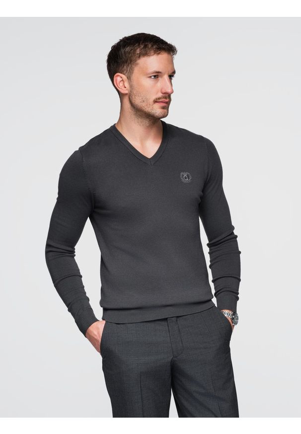 Ombre Clothing - Elegancki sweter męski BASIC V-neck z wiskozą - grafitowy V17. Kolor: szary. Materiał: wiskoza. Wzór: haft. Styl: elegancki