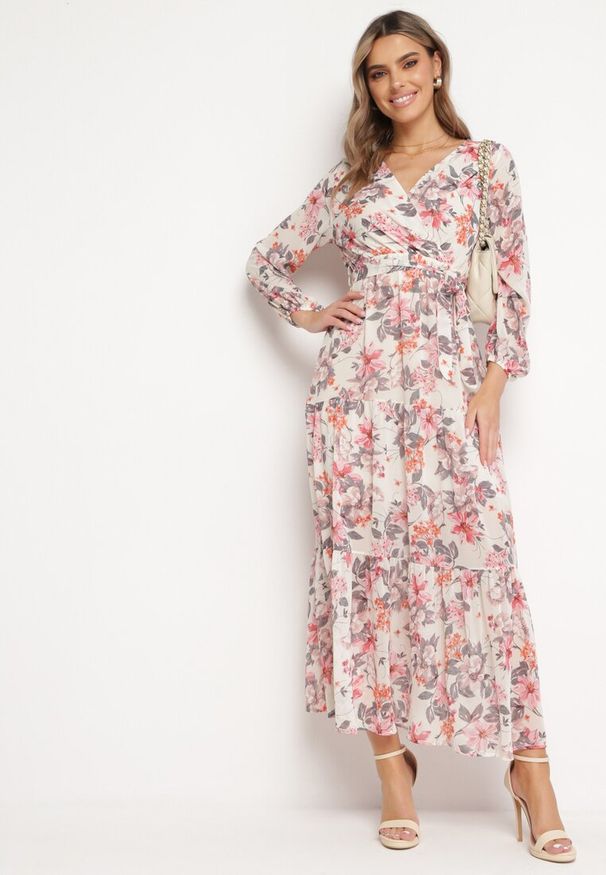 Born2be - Beżowa Rozkloszowana Sukienka w Kwiaty Maxi z Gumką i Wiązaniem w Pasie Manirisa. Kolor: beżowy. Materiał: materiał. Długość rękawa: długi rękaw. Wzór: kwiaty. Typ sukienki: kopertowe. Długość: maxi