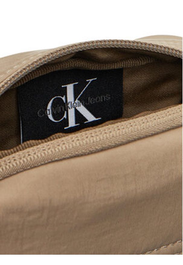 Calvin Klein Jeans Saszetka Metro Nylon Reporter S Ny LV04G3089G Beżowy. Kolor: beżowy. Materiał: materiał