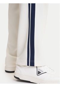 Guess Spodnie dresowe Z6GB14 K3211 Écru Regular Fit. Materiał: syntetyk #2