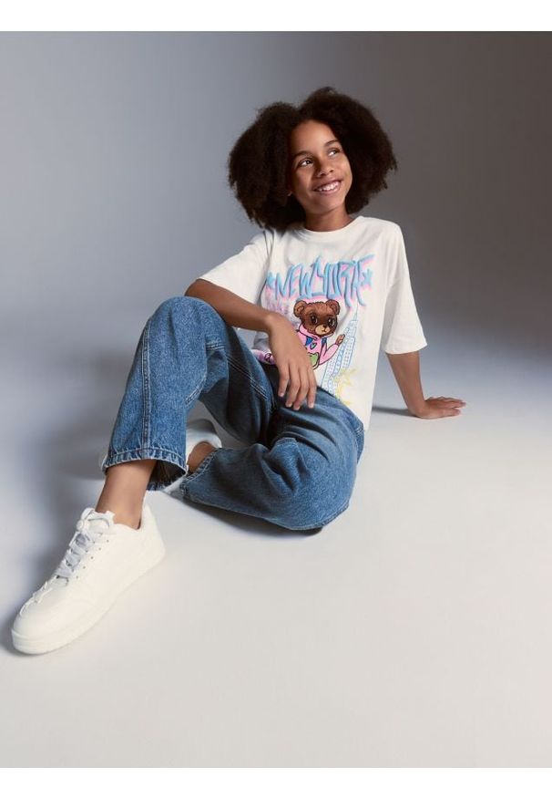 Reserved - Bawełniany t-shirt z nadrukiem - złamana biel. Materiał: bawełna. Wzór: nadruk