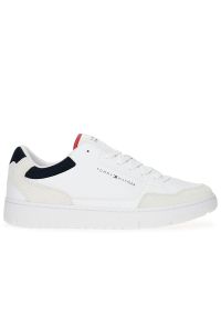 TOMMY HILFIGER - Buty Tommy Hilfiger Basket Core Lth Mix Ess FM0FM05058-YBS - białe. Okazja: na co dzień. Zapięcie: sznurówki. Kolor: biały. Materiał: skóra, guma, syntetyk, materiał. Szerokość cholewki: normalna. Wzór: aplikacja #1