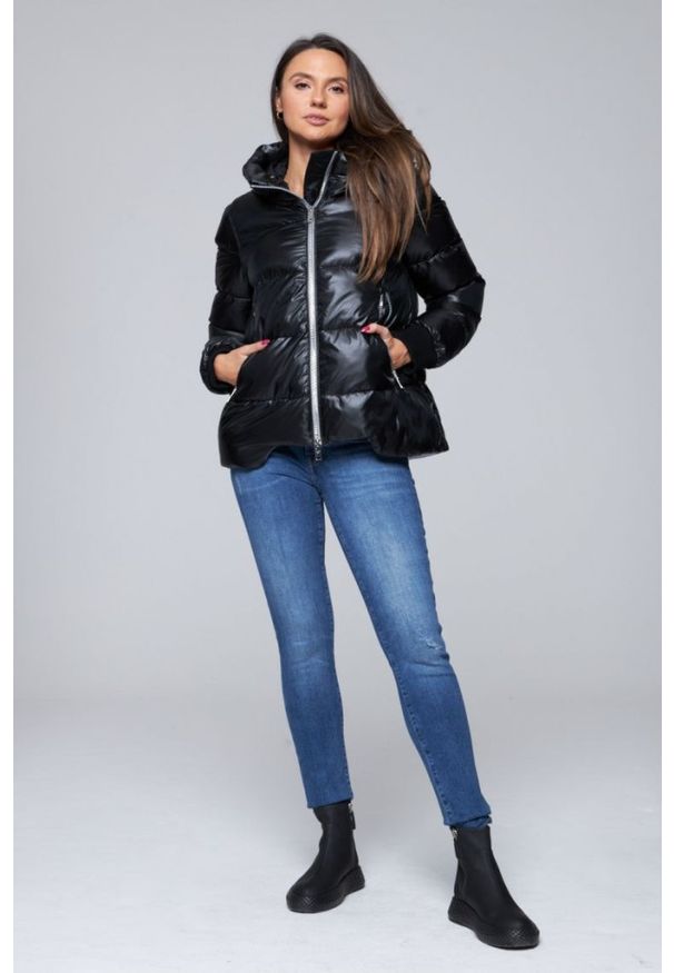 DIEGO M Czarna damska kurtka puchowa ze srebrnym zamkiem, Rozmiar 40 EU - 44 IT. Kolor: czarny. Materiał: puch