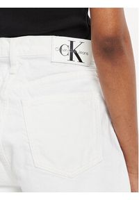 Calvin Klein Jeans Szorty jeansowe J20J222811 Biały Mom Fit. Kolor: biały. Materiał: jeans, bawełna