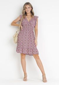 Born2be - Fioletowa Sukienka Mini z Wiskozy z Gumką w Talii i Falbankami Matthes. Typ kołnierza: kołnierz z falbankami. Kolor: fioletowy. Materiał: wiskoza. Długość rękawa: bez rękawów. Typ sukienki: kopertowe. Długość: mini #5