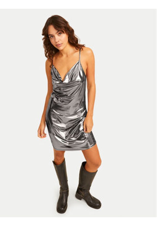 JJXX Sukienka koktajlowa Dina 12266218 Srebrny Loose Fit. Kolor: srebrny. Materiał: syntetyk. Styl: wizytowy