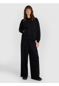 4f - 4F Spodnie dresowe z szerokimi nogawkami damskie - czarne S. Kolor: czarny. Materiał: dresówka. Wzór: ze splotem, gładki #1