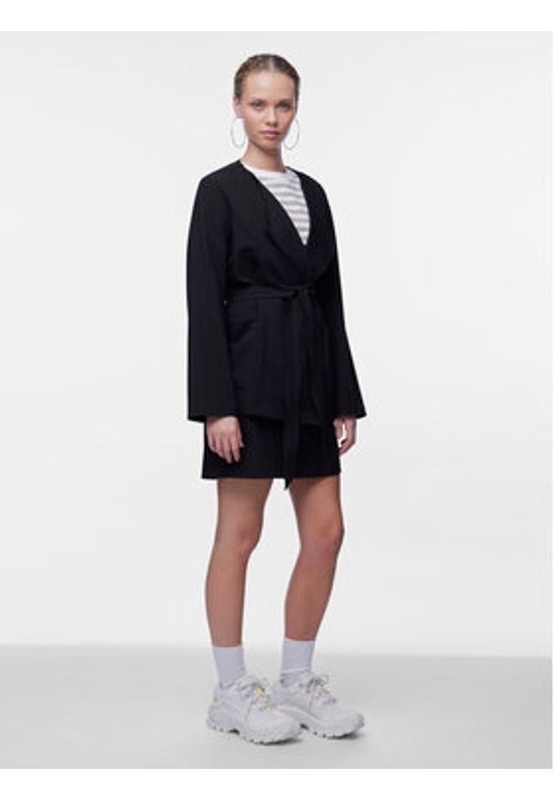 Pieces Marynarka Bosella 17146550 Czarny Regular Fit. Kolor: czarny. Materiał: syntetyk