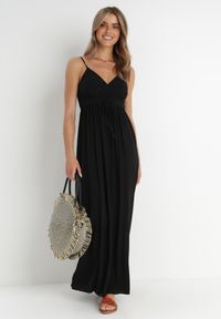 Born2be - Czarna Sukienka z Wiskozy Amanita. Okazja: na co dzień. Kolor: czarny. Wzór: jednolity, kolorowy. Typ sukienki: kopertowe. Materiał: wiskoza. Długość rękawa: na ramiączkach. Sezon: lato. Styl: casual. Długość: maxi #3